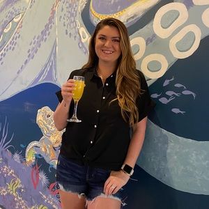 Beautife Womens Short Sleeve V Neck Collared Button Down Top with Pockets